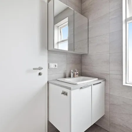 Cheerful Down Town Apartment *